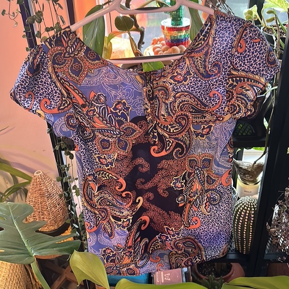 JAPNA | Zipper Back Whimsical Short Sleeve Paisley Blouse Top - Picture 8 of 10